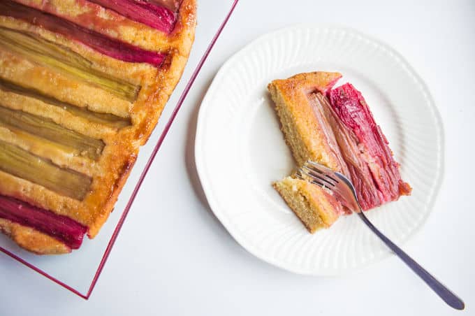 Rhubarb and Olive Oil upside-down Cake / mygutfeeling.eu #glutenfree #lowfodmap
