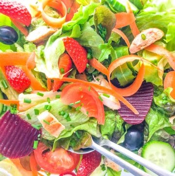 plano próximo dos ingredientes de uma salada low fodmap